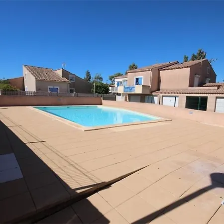 Duplex Retreat: Poolside Haven With Wi-fi Portiragnes